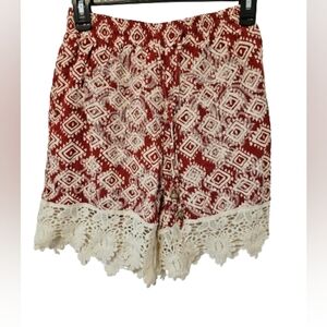 Solitaire Crochet Red and Cream Pull On Shorts Women's size Small NWOT